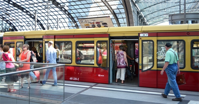 Германците пътуват от днес само за 9 евро в обществения транспорт 